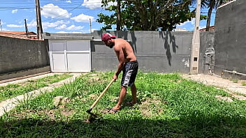 De calcinha molhada e blusinha tr não resisti e meti no quintal