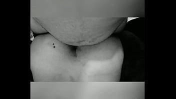 Complaciente con sus nalgas