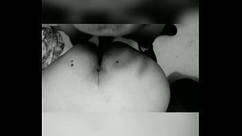 Complaciente con sus nalgas