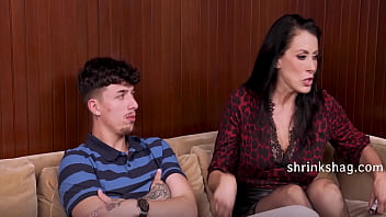 Went to therapist to deal with stepmom issues now i have a new kink