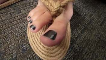 Paige was in no way happy with the rope between her toes#flipflops #sandels #feet #toes #toefloss #beachvibes#houstonmo