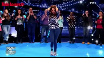 Tal Benyezri Avec Un Déhanché Très Sensuel thumbnail