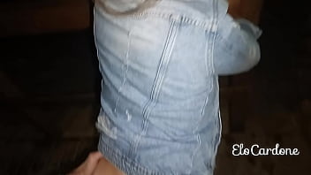 Enquanto o corno vai jogar futebol com os amigos eu vou para a praia foder com o meu comedor