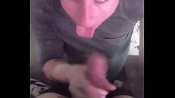 Me encanta chupar pija y llevarla al fondo de mi garganta