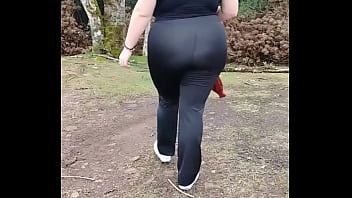 Caminhando com minha madrasta sem calcinha