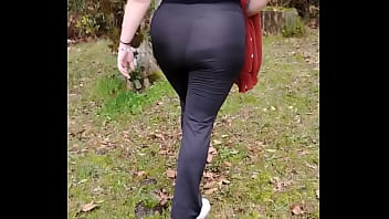 Caminhando com minha madrasta sem calcinha