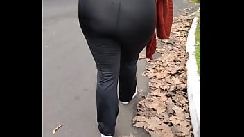 Caminhando com minha madrasta sem calcinha