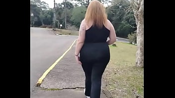 Caminhando com minha madrasta sem calcinha