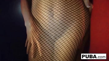 Hot babe fucks her tight butthole