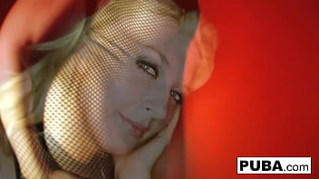 Hot babe fucks her tight butthole