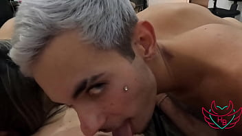 Dividindo a rola do branquelo do pau grosso com a minha amiga