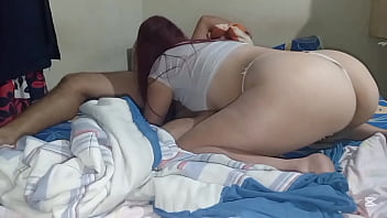 Le cabalgo a mi padrastro para que duerma tranquilo