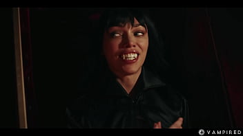 Octokuro cosplays vampirella horny lesbian vampire with huge tits mesmerizes sata jones into hardcore sex