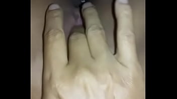 Gostosa brincando com a buceta