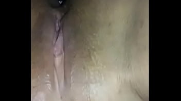 Gostosa brincando com a buceta