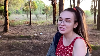 Fucking a hottie in a public park