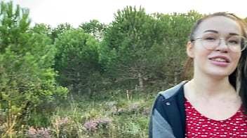 Fucking a hottie in a public park