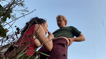 Fucking a hottie in a public park