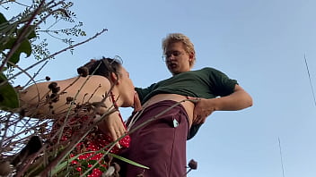 Fucking a hottie in a public park