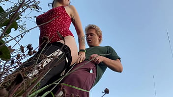 Fucking a hottie in a public park