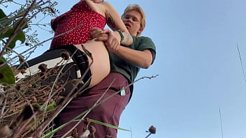 Fucking a hottie in a public park