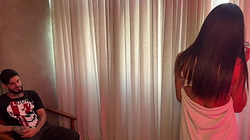 Novinha aproveitou que corno saiu para fuder com amigo dele