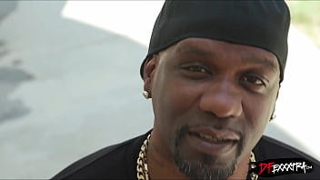 Pussy pussy pussy i see pussy