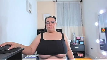 Karla rocks her body to justin timberlake song