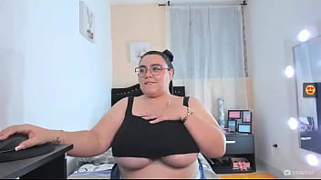 Karla rocks her body to justin timberlake song