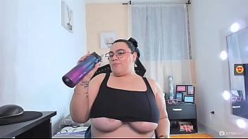 Karla rocks her body to justin timberlake song