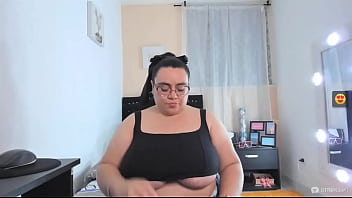 Karla rocks her body to justin timberlake song