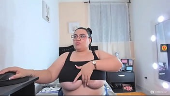 Karla rocks her body to justin timberlake song