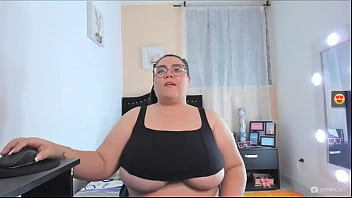 Karla rocks her body to justin timberlake song