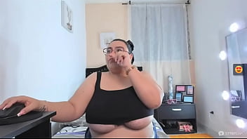 Karla rocks her body to justin timberlake song