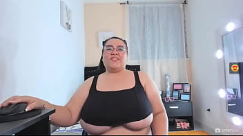 Karla rocks her body to justin timberlake song