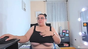 Karla rocks her body to justin timberlake song