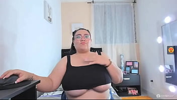 Karla rocks her body to justin timberlake song