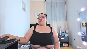 Karla rocks her body to justin timberlake song