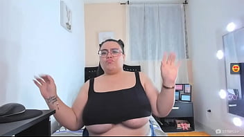 Karla rocks her body to justin timberlake song