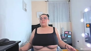 Karla rocks her body to justin timberlake song