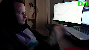 My sexy stepsister prevents me from learning trading