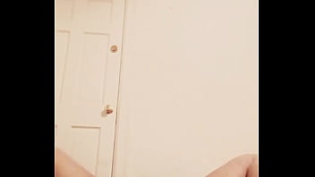 Sexycummingin my pussy plays with her kitty