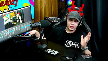 Psy lunar ficou cheia de tesão no meio do podcast começou a se dedar bem gostoso que delicia podcast pápum no barraco