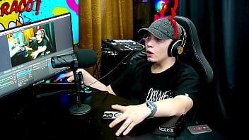 Psy lunar ficou cheia de tesão no meio do podcast começou a se dedar bem gostoso que delicia podcast pápum no barraco