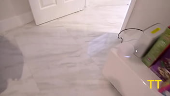 Horny gf vivianne de silva wants to fuck but bf teddy tarantino is busy tt s1e5