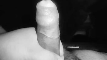 Latino se masturba pensando en su ex