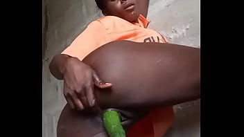 I sucked the cucumber f*cked it then licked my pussy juice off it messy throat & wet pussy – i used the cucumber so nasty