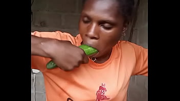 I sucked the cucumber f*cked it then licked my pussy juice off it messy throat & wet pussy – i used the cucumber so nasty