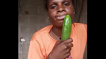 I sucked the cucumber f*cked it then licked my pussy juice off it messy throat & wet pussy – i used the cucumber so nasty
