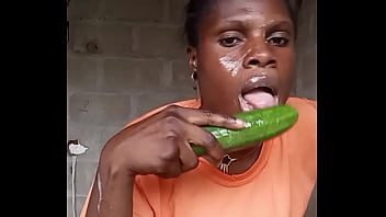 I sucked the cucumber f*cked it then licked my pussy juice off it messy throat & wet pussy – i used the cucumber so nasty